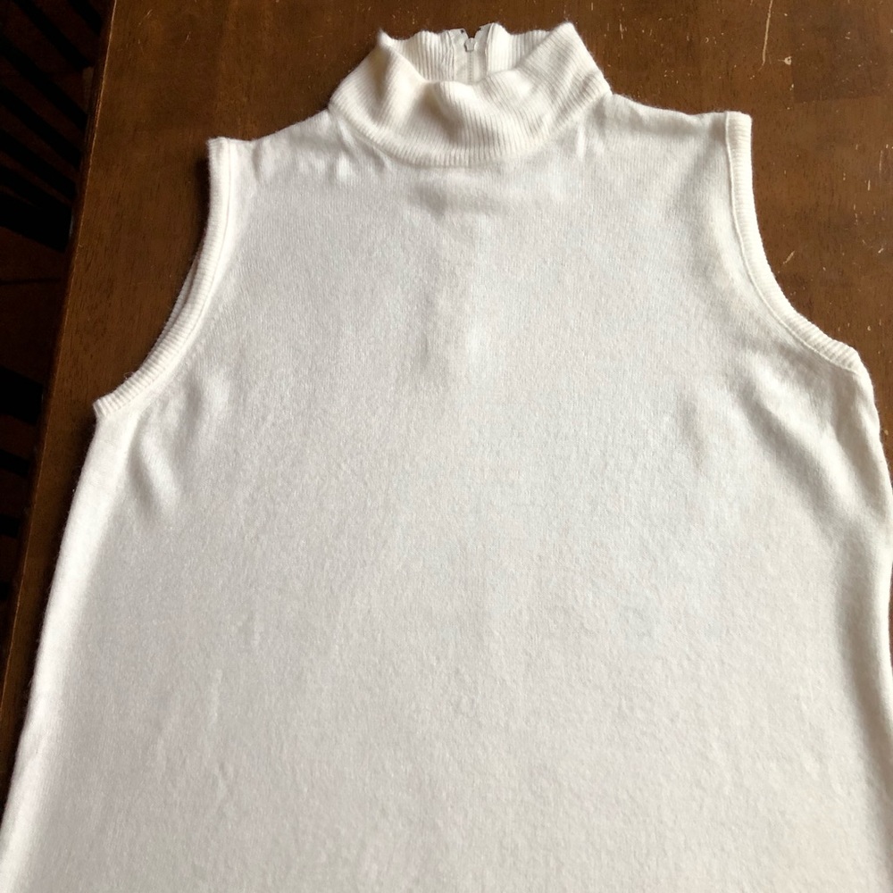 🔥White Sleeveless Mock Collar Top, Size Small